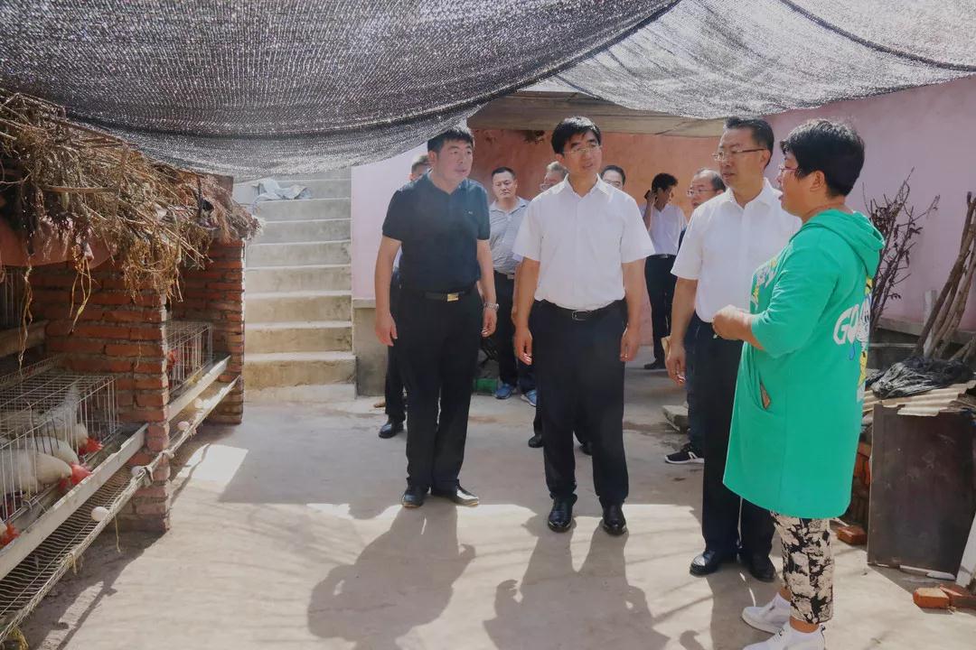 市委常委常务副市长王亮一行来区走访调研扶贫重点村